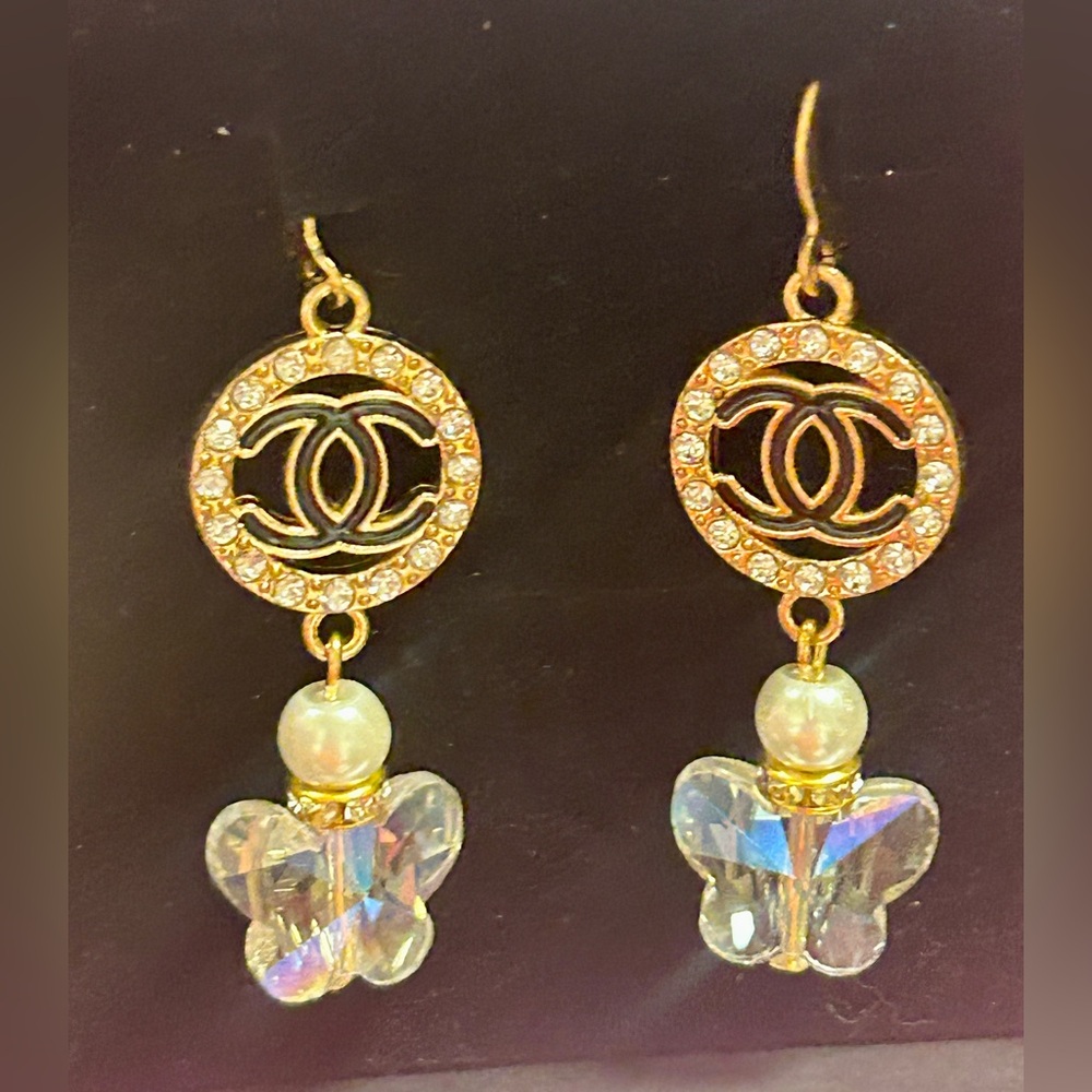 Fashion EarringsDesigner Style Crystal Goldtone Long NEW
